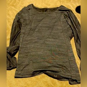Lululemon Dark grey long sleeve. Size 8/10. No rip tag. EUC